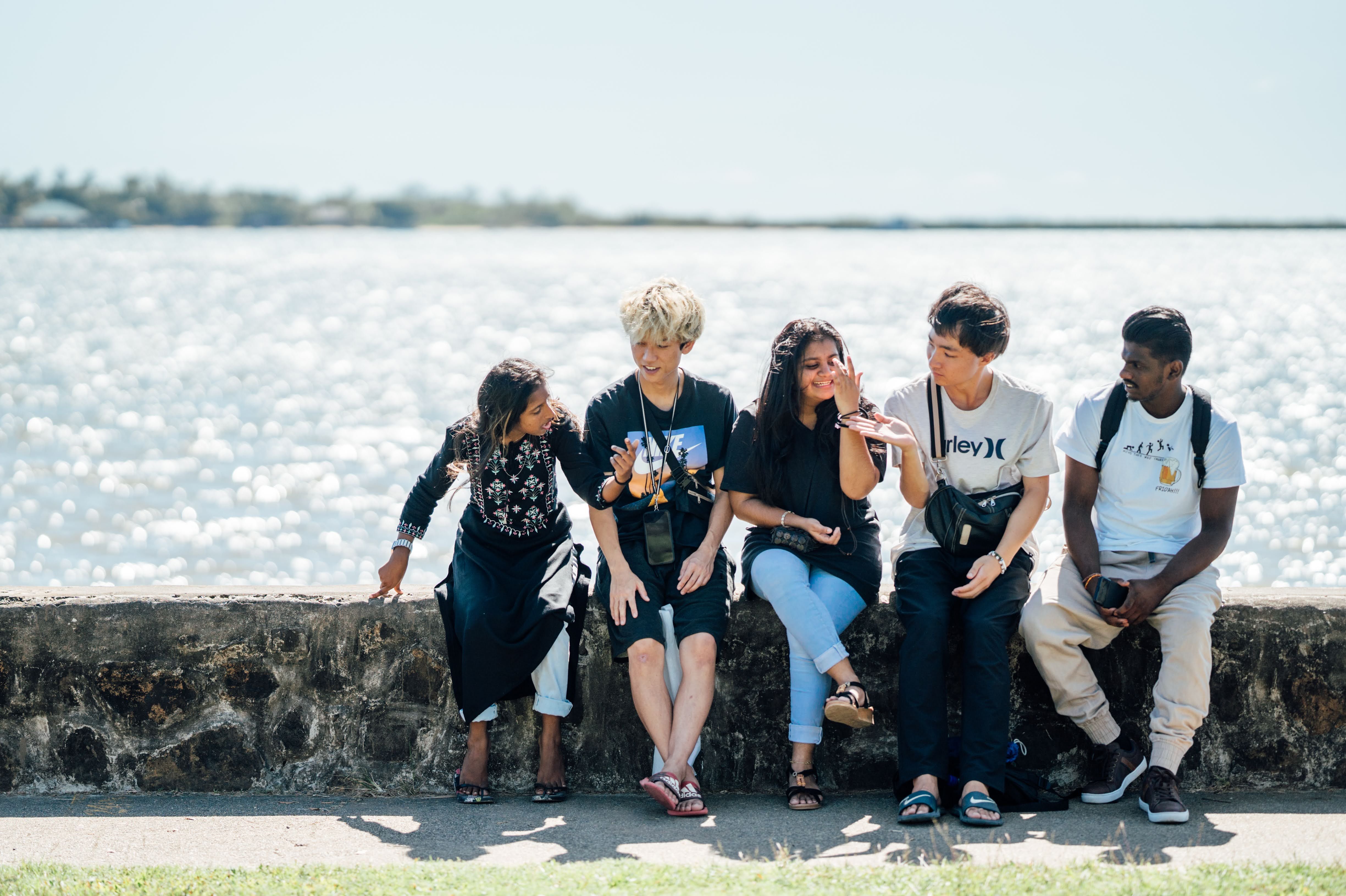 学生たちの交流の写真